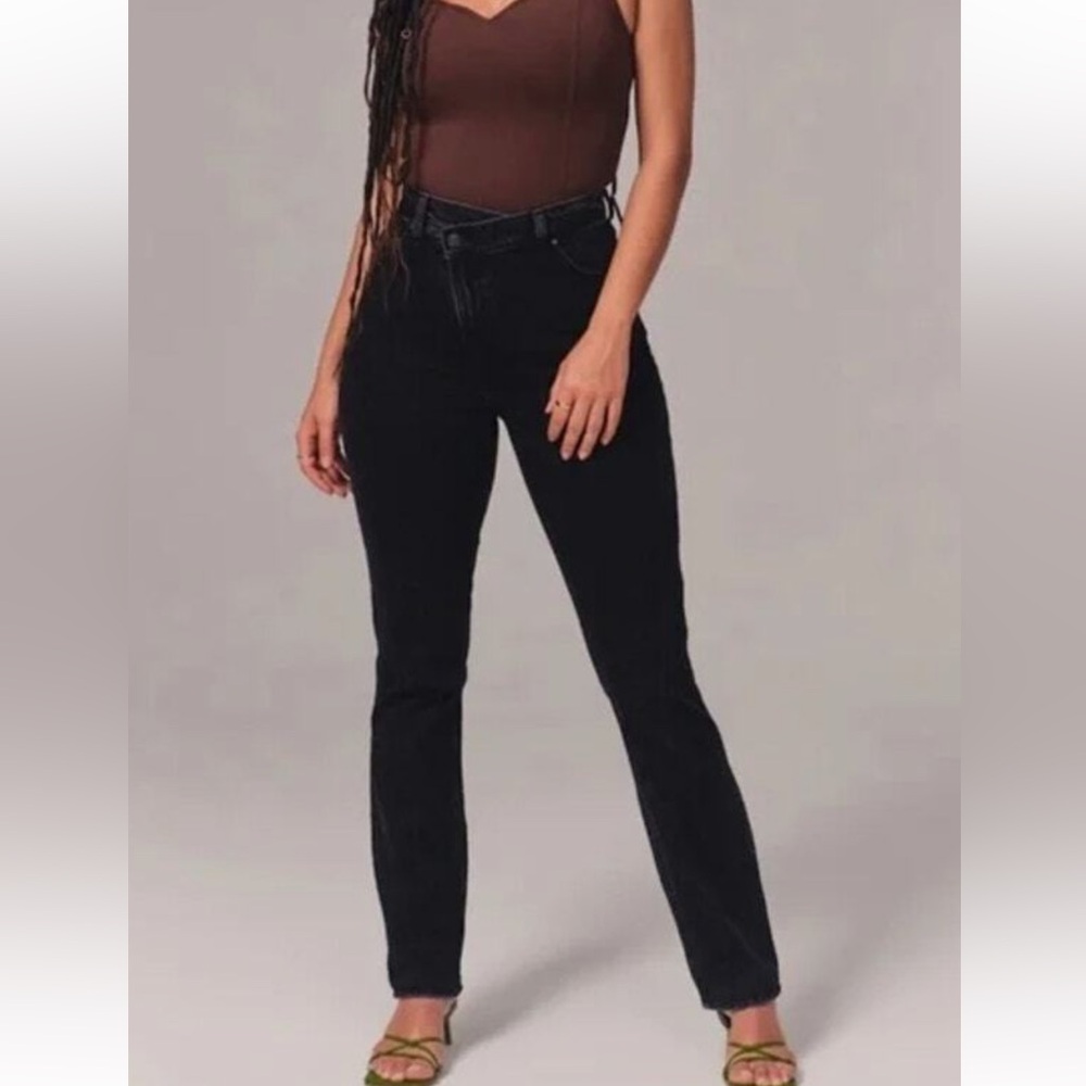 Abercrombie Ultra High Rise 90s Slim Straight Jean